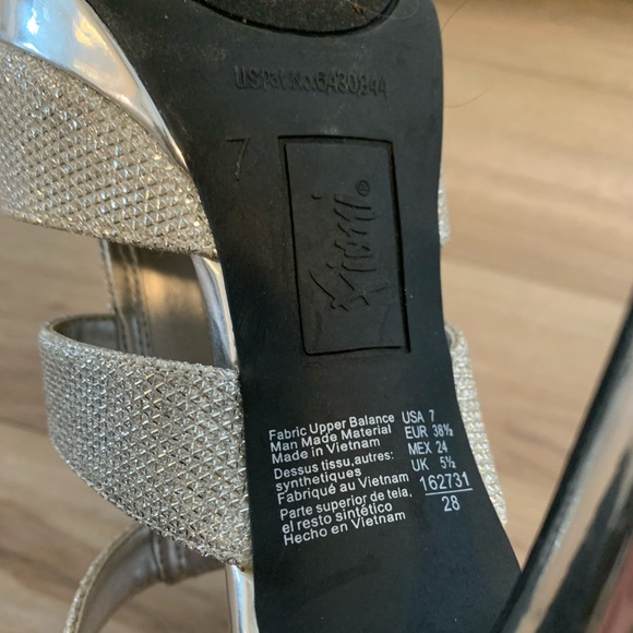 Fioni Layla silver pumps - Picture 6 of 7